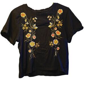 Vibe N black floral embroidered t shirt cropped